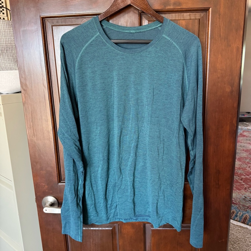 lululemon athletica Men's Long-Sleeve Crew in Teal
